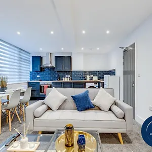 Apartment Raglan 3 - Central With Free Parking, Scarborough